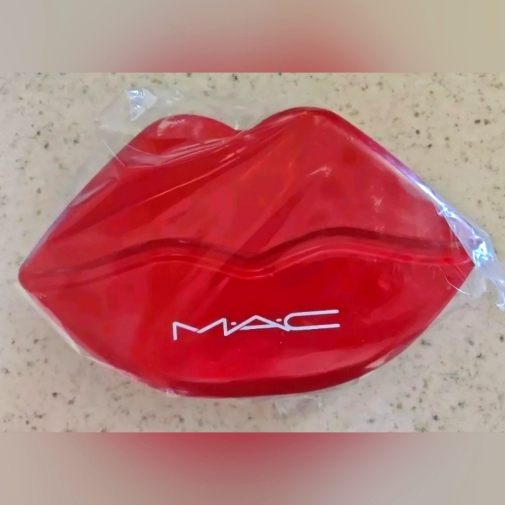 New Mac Lip Shaped Tin